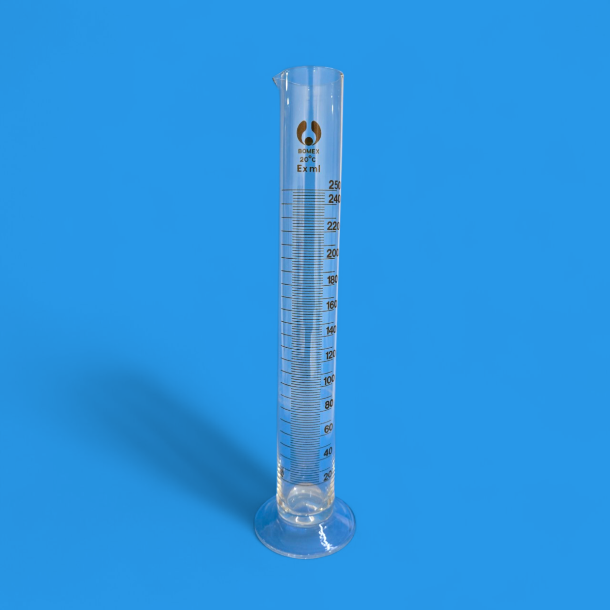 20250520_104914 (11) Eprouvette graduée 250ml classe B basse ronde BOMEX – Image 1