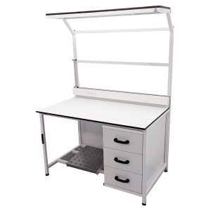 Poste de travail ( Station ) a une étagere en HPL